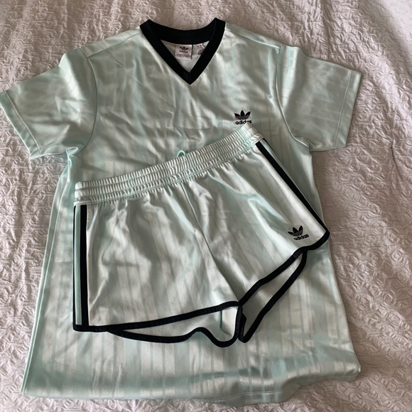 Adidas shorts - Picture 2 of 4